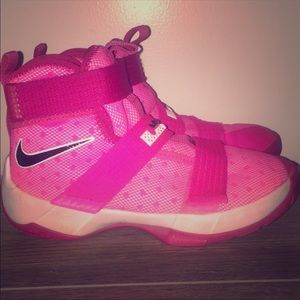 Girls Pink Lebrons